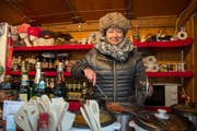 Tatjana Schmidlin mit hausgemachten russischen Spezialitäten, gekocht in der privaten Küche in Geuensee. (Bild: Dominik Wunderli (Luzern, 13. Dezember 2018))