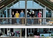 Fünf Menschen, fünf Kulturen, ein Haus. Das ist die WG der Religionen. (Bild: SRF)