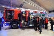 Ein Prosit auf die neuste Anschaffung der Feuerwehr Amriswil. (Bild Manuel Nagel)