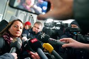 Die Verteidigerin von Thomas N. Renate Senn beantwortet Fragen vor dem Aargauer Obergericht. (Bild: Keystone/Walter Bieri, Aarau, 13. Dezember 2018)