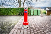 Der Hydrant auf dem Parkplatz in Märstetten. Nun steht dieser mittendrin, statt am Rande. Bild: Andrea Stalder