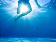 Wenn der Schwimmkurs gut läuft, würde der Mann im nächsten Sommer gerne im Bodensee schwimmen. (Bild: Getty)