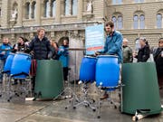 Die Initianten bei der Einreichung zur Unterschriften der Trinkwasserinitiative. Der Bundesrat lehnt diese ab. (Bild: KEYSTONE/ANTHONY ANEX)