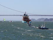 Soll Plastik im Wasser mit einer 600 Meter langen Röhre in U-Form auffangen: Der Abfallroboter «Ocean Cleanup». (Bild: KEYSTONE/EPA/MONICA DAVEY)