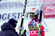 Die Freude von Beat Feuz über den dritten Platz hält sich in Grenzen: Seine Gedanken sind vor allem bei Marc Gisin. Bild: Francis Bompard/Getty (Val Gardena, 15. Dezember 2018)