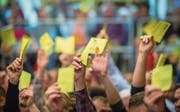 Umstrittene Praxis: Gemeindeversammlungen in denen über Einbürgerungsgesuche entschieden wird. (Bild: Symbolbild: Andrea Stadler)