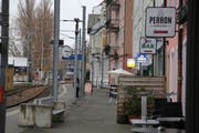 Ab Juni 2019 rauchfrei: Die Rorschacher Hafenmeile, die gleichzeitig das Perron des Hafenbahnhofs bildet. (Bild: Noah Salvetti)
