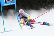 Marco Odermatt scheidet im zweiten Durchgang aus. Bild: Andrea Solero / EPA