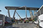 Die Abbrucharbeiten an der Brücke von Genua wurden am Wochenende eingeläutet. (Bild: Luca Zennaro/Keystone, Genua, 15. Dezember 2018)