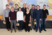 Beförderungen Sealing Solutions (von links): Triolo Daniel, Martin Hauke, Manuel Kempf, Christina Gisler, Silvio Burri, Béatrice Mast, Ruedi Lorenz, Thomas Arnold und Michael Gisler. (Bild:PD)