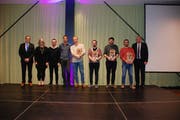 Beförderungen Dätwyler Cabling Solutions AG (von links): Urs Janssen (Managing Director Europe), Janine Scheiber (Personalleiterin), Sadi Derinde (Vertreter PV), Josef Hauser (Vertreter PV), Daniel Herger, Roland Steiner, Christian Widmer, Vangelis Kostas und Johannes Müller, CEO. (Bild: PD)