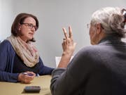Altersarmut ist mehr als bloss ein Schreckgespenst: Der Anteil der 50- bis 65-jährigen Sozialhilfebezüger ist in den letzten Jahren überproportional gestiegen. (Bild: Keystone/CHRISTOF SCHUERPF)