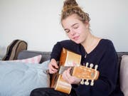 Riana Steinmann ist musikalisch irgendwo zwischen Jazz und Pop zu Hause – geografisch aber klar in Appenzell. (Bild: Sascha Erni)