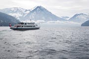 Die Schifffahrt auf dem Vierwaldstättersee während der Winterzeit ist etwas ganz Besonderes. (Bild: Manuela Jans-Koch, Vitznau, 24. Januar 2016)