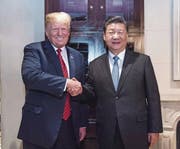 Rangen sich zu einem Stillstand auf Zeit im Handelsstreit durch: US-Präsident Donald Trump (links) und der chinesische Präsident Xi Jingping in Buenos Aires. Bild: Lix Xueren/Imago (1. Dezember 2018)