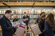 Eine Ausstellung der schönsten Schweizer Bücher des Jahres in der Bibliothek des Sitterwerks. (Bild: Urs Bucher - 26. Oktober 2014)