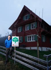Ueli Kleeb, Initiator des Projekts, beim letzten gepflanzten Baum bei der St. Verena Kapelle. (Bild: Stefan Kaiser (Zug, 19. Dezember 2018))