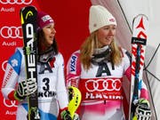 Standen oft zusammen auf dem Slalom-Podium: Mikaela Shiffrin (rechts) und Wendy Holdener (Bild: KEYSTONE/AP/GIOVANNI AULETTA)