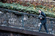 Spekuliert Pierre Maudet auf eine lebenslange Rente? (Bild: Salvatore di Nolfi/Keystone (Genf, 3. Dezember 2018)