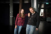 Für ein halbes Jahr im Ensemble des Theaters St. Gallen: Seraphina Schweiger und Stefan Schönholzer, Schauspielstudenten der Hochschule Bern. (Bild: Benjamin Manser)