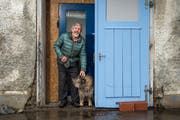 Joe Birrer lebt zurzeit mit seiner Hündin Susi in Willisau. (Bild: Dominik Wunderli, (21. Dezember 2018))