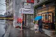 An der Grendelstrasse 9 in der Stadt Luzern, wo zuvor die Cafeteria «Emilio» eingemietet war, zieht nun die Uhren-Luxusmarke Breitling ein. (Bild: Pius Amrein, 23. Dezember 2018)