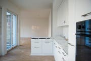 Blick in eine neue Küche in der Überbauung Furglerstrasse auf dem Chrüzacker. (Bild: Urs Jaudas)