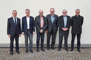 Der Vorstand verabschiedete mit Markus Verling (3. von links), bis Ende Oktober 2018 Leiter des Amts für Bau und Infrastruktur Liechtenstein, sowie Ueli Strauss (3. von rechts), Leiter Amt für Raumentwicklung und Geoinformation St. Gallen bis Ende November 2018, zwei Mitglieder. (Bild: PD)
