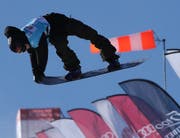 Jan Scherrer holt sich in China zum ersten Mal einen Weltcup-Sieg. (Bild: Ng Han Guan/AP Photo)