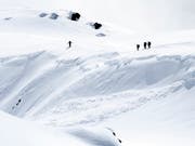 An Heiligabend herrscht in vielen höher gelegenen Gebieten der Alpen grosse Lawinengefahr. (Bild: KEYSTONE/JEAN-CHRISTOPHE BOTT)