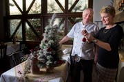 Laden am 24. Dezember jeweils zu einem Weihnachtsessen der besonderen Art: Franz und Erika Hunkeler vom Gasthaus «St. Anton» in Egolzwil. (Bild: Eveline Beerkircher, 20. Dezember 2018)