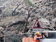 An der Axenstrasse ereignete sich bereits im vergangenen Jahr ein Steinschlag. (Bild: KEYSTONE/URS FLUEELER)