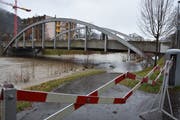 Die Unterführung des Thurwegs unter der Bahnhofstrasse in Wattwil musste für die Fussgänger und Velofahrer gesperrt werden. (Bild: Ruben Schönenberger)