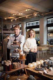 Frische Kräfte gegen das Ladensterben: Marcio Ferreira und Melanie Diem haben einen Verein gegründet, um Zwischennutzungen zu ermöglichen. (Bild: Ralph Ribi)