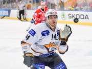 Nikolaj Kulemin und Metallurg Magnitogorsk feiern am Spengler Cup in Davos einen Auftaktsieg (Bild: KEYSTONE/EPA KEYSTONE/GIAN EHRENZELLER)