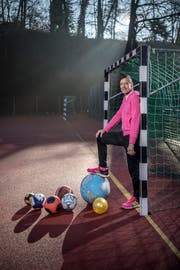 Auf dem Sportplatz der Kanti Alpenquai: Hausi Eberhard. (Bild: Pius Amrein (Luzern, 20. Dezember 2018))