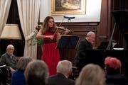 Nina Karmon und Oliver Triendl beim konzentrierten Vortrag auf Schloss Meggenhorn. (Bild: Corinne Glanzmann, 26. Dezember 2018)