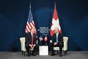 Am WEF in Davos haben sich US-Präsident Donald Trump (links) und der Schweizer Bundespräsident Alain Berset getroffen. (Bild: Peter Klaunzer/Keystone; Davos, 26. Januar 2018)