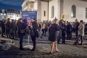 Feier ohne Feuerwerk: Raketen, Vulkane und Knaller sind auf dem Klosterplatz nicht erlaubt. (Bild: Michel Canonica)