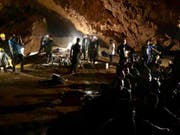 Taucher der thailändischen Navy bereiten sich in der Höhle Tham Luang vor, um die eingeschlossenen Jugendlichen zu retten. (Bild: Getty/Thai Navy Seal (Chiang Rai, 27. Juni 2018))