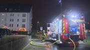 Nach ersten Untersuchungen zu schliessen ist der Brand in der Küche der Wohnung ausgebrochen. (Bild: BRK News)
