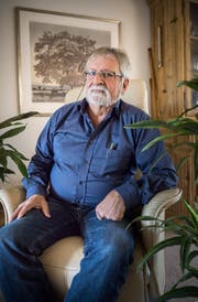 Jost Rüegg, Umweltschützer und WWF-Aktivist, daheim in seiner Stube. (Bild: Andrea Stalder)