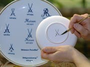 Die deutsche Porzellan-Manufaktur Meissen will noch mehr Absatzmärkte in Asien erschliessen. (Bild: KEYSTONE/AP/MATTHIAS RIETSCHEL)