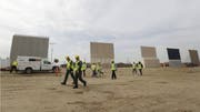 Bis jetzt stehen erst ein paar Grenzzaun-Prototypen nahe der mexikanischen Mauer in San Diego.