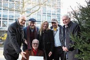 Stephan Weigelt (v.l.), Thomas Straumann, Kurt Wettstein, Nadine May, Peter Schweizer und Hugo Loretini bei der Übergabe. (Bild: Jonas Manser)