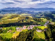 Menznau (im Bild der Ortsteil Menzberg) war einst Steuerhölle – 2019 werden die Steuern aber erneut gesenkt. Bild: Roger Grütter (19. Juli 2017)