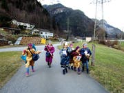 Die Sternsinger sind sich bei keinem Wetter zu schade, singend um die Häuser zu ziehen und Spenden zu sammeln. (Bild: PD)