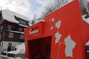 Die Eingangspforte zum Lift, der zum Hotel Terrace hinaufführt. (Bild: Matthias Piazza)