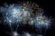 Feuerwerk an Silvester: Nach dem Verbot am ersten August kann man immerhin den Jahreswechsel mit Feuer zelebrieren. (Bild: Andrea Stalder)