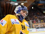 Daniel Manzato, in der Meisterschaft zumeist Nummer-2-Keeper bei Ambri-Piotta, glänzte am Spengler Cup mit einem Shutout für KalPa Kuopio Hockey (Bild: KEYSTONE/EPA KEYSTONE/GIAN EHRENZELLER)